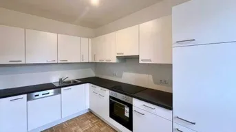 Expose Erstbezug: Ruhige 3 ZIMMER-Maisonette, Balkon, extra Küche neu möbliert, neue Sanitäranlagen, TG!