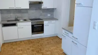Expose 2er-WG: 3 ZIMMER-Altbau + neuwertige Küche + neuwertige Sanitäranlagen (Bad + WC) + nähe Kunsthaus!