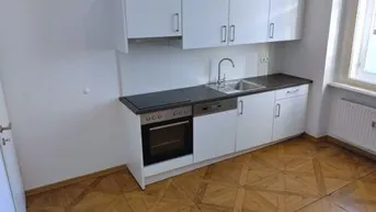 Expose Sonniger 2 ZIMMER-Altbau + extra Küche möbliert + Bad mit Dusche + extra WC + am Jakominiplatz!