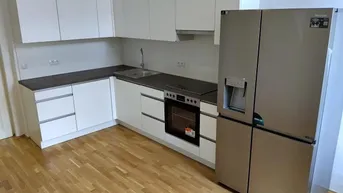 Expose Erstbezug: 5 ZIMMER-Altbau, ruhiger Süd-Balkon, extra Küche neu möbliert, neue Sanitäranlagen!