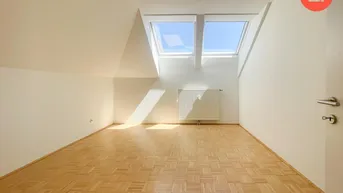 Expose Geförderte 3- Zimmer Dachgeschoss-Wohnung inkl. Loggia und Stellplatz! Einbau einer Küche möglich