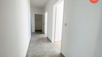 Expose Geförderte 3- Zimmer Dachgeschoss-Wohnung inkl. Loggia und Stellplatz! Einbau einer Küche möglich