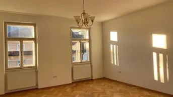 Expose FÜR CITY-GIRLS/-MEN: Renovierte, coole 3,5-Zimmer-Altbau-Wohnung mit Balkon nähe Hauptbahnhof/Altstadt