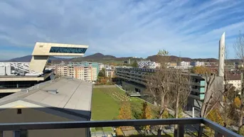 Expose NÄHE STADTBIBLIOTHEK: Gepflegte, sonnige 2-Zimmer-Balkon-Wohnung mit Aussicht