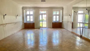 Expose MITTEN IN DER ALTSTADT: SALON MIT SALZACHBLICK - 5-Zimmer-Altbau-Etage mit besonderem Charme
