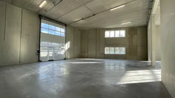 Expose SCHNELLBEZUG! Betriebs-/Produktions- oder Lagerhalle mit ca. 329 m² Fläche in Buchkirchen bei Wels zu verkaufen (Top 17)