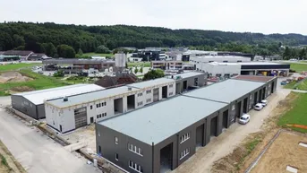Expose Betriebs-/ Produktions- oder Lagerhallen von 44 - 224 m² Fläche, 1A Standort ab Herbst 2025 im BUSINESS PARK REGAU (Top 03a)