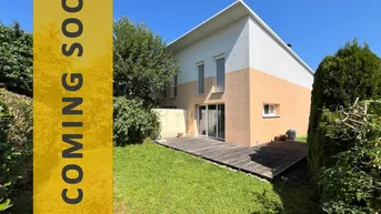 Expose COMING SOON! DEM ATTERSEE SO NAH! Leistbares Passiv-Eckreihenhaus mit sonnigem Eigengarten und Einzelgarage im Zentrum von Seewalchen am Attersee