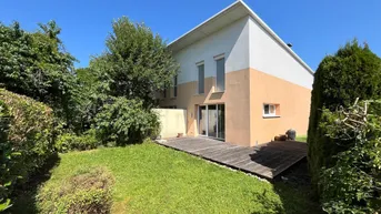 Expose DEM ATTERSEE SO NAH! Leistbares Passiv-Eckreihenhaus mit sonnigem Eigengarten und Einzelgarage im Zentrum von Seewalchen am Attersee