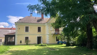 Expose Wohnen in wunderschöner Villa