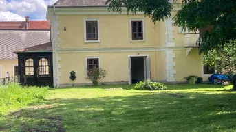 Expose Wohnen in wunderschöner Villa