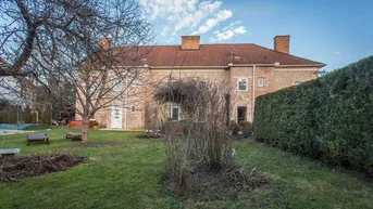 Expose Prächtiges Landhaus mit großem Garten und Pool, nähe Wien
