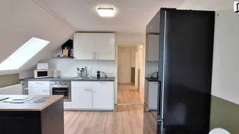Expose Ihr Traumdomizil in Velden: Exklusive vollmöblierte DG-Wohnung mit Wintergarten &amp; Bergblick (Garten optional)