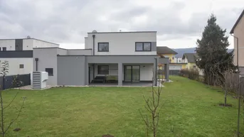Expose Design trifft Lebensqualität – Stilvolles Einfamilienhaus mit Gartenparadies