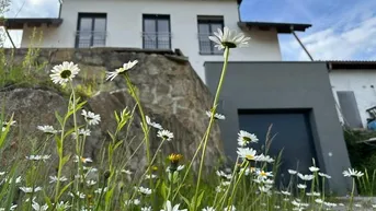Expose Vermiete sonnige 2-Zimmer-Wohnung in absoluter Ruhelage- Heizkosten inkludiert / Rent sunny 2-room apartment in an absolutely quiet location; heating cost included