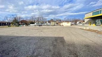 Expose Große Freiflächen (Abstellplatz/Busse/Fahrschule/Freilager usw...) ab ca. 1.500m2 in Wien/Simmering, 1110 Wien ZU MIETEN