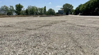 Expose Neu errichteter Abstellplatz/Busse//Freilager usw... ab ca. 2.000m2 in Wien/Simmering, 1110 Wien ZU MIETEN