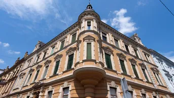 Expose Exklusive Galerie-Maisonette-Wohnung in der Schillerstraße mit Blick auf die Herz-Jesu-Kirche!