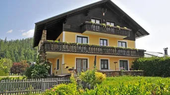 Expose Einfamilienhaus mit drei Wohneinheiten und Bergblick