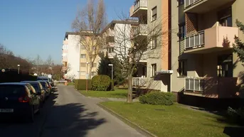 Expose Schöne 3 Zimmer Wohnung mit Loggia - unbefristet zu mieten 