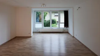 Expose Ruhige Garconniere mit grossem Fenster nahe botanischem Garten
