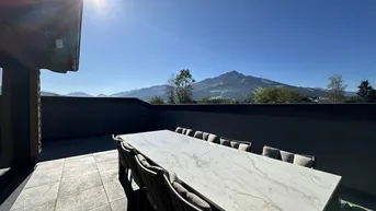 Expose Maisonette-Dachgeschoss mit Dachterrasse &amp; atemberaubenden Panoramablick, Whirlpool &amp; Sauna