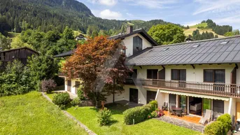 Expose Großzügiges Reihenhaus in absoluter Ruhelage und unmittelbarer Pistennähe - Kitzbühel