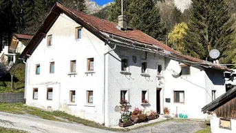 Expose Ihr Projekt mit Aussicht – großes Grundstück mit Haus &amp; Stadel in traumhafter Lage bei St. Anton