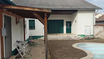 Expose Einfamilienhaus mit Pool und ausgebautem Nebengebäude