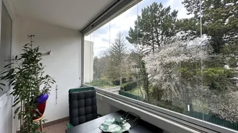 Expose Grünblick &amp; Ruhelage | Großzügige 3 Zimmer Wohnung mit Loggia | inkl. PKW-Stellplatz | Vollmöbliert | Waldwiese, Bad Vöslau