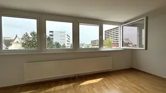 Expose Großzügige 1 Zimmer Wohnung | ca. 58 m² Wohnfläche | Einbauküche | 2022 renoviert | Spitalgasse