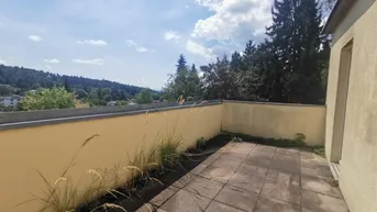 Expose Hübsche Singlewohnung mit großer Terrasse und schönem Blick zum Leechwald in begehrter Lage!