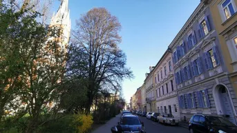 Expose * * Stilvolle Altbauwohnung/Kanzlei/Büro/Ordination mit Balkon in repräsentativem Gründerzeithaus mitten im Herz-Jesu-Viertel! * *