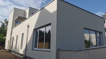 Expose * * Moderne Erstbezugswohnung mit 4 Zimmern, Terrasse und Balkonen in begehrter Lage. * *