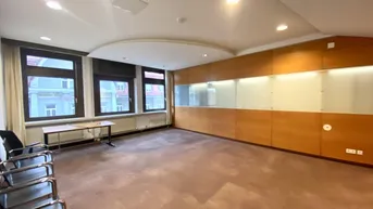 Expose +++ ZENTRALE LAGE +++ Lichtdurchflutetes Büro in gut angebundener Lage