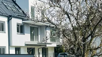 Expose Wohntraum Dachgeschosswohnung mit 3 Zimmer und Balkon - gartenseitiger Grünblick - schlüsselfertig - barrierefrei - provisionsfrei 