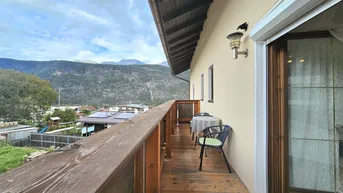 Expose Helle 3-Zimmer-Wohnung mit Balkon und Bergblick