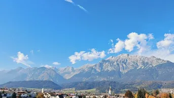 Expose Traumhafte 4 Zimmer Maisonette in Wattens: Balkon, Terrasse und zwei Carport-Autoabstellplätze