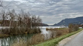Expose "Moderne Badehütte in Altenberg Greifenstein:" Ein einzigartiges Bauprojekt mit Blick auf die Donau - Realisiert von DialogHaus.
