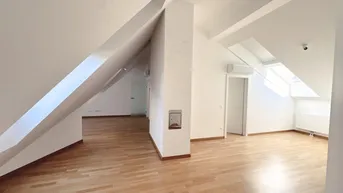 Expose NEU! Hervorragende 1,5 Dachgeschosswohnung mit Terrasse in klassischen Stilaltbau gegenüber des Stadtparks! Klimaanlage!