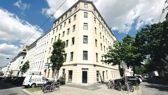 Expose NEU! ERSTBEZUG! Lichtdurchflutete 2-Zimmer-Dachgeschosswohnung!