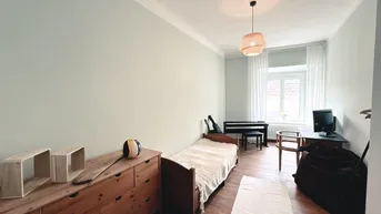 Expose NEU! Möblierte 3-Zimmer Altbaubauwohnung in historischem Haus am Neunkirchner Hauptplatz! Mit Parkplatz!