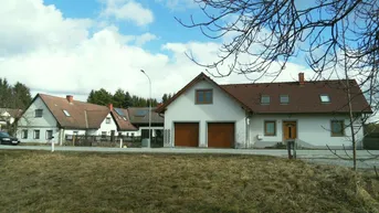 Expose Anwesen mit zwei Wohngebäuden in sonniger ländlicher Lage
