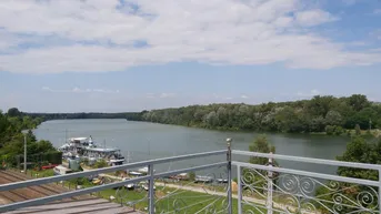 Expose Haus mit vielen Möglichkeiten und einzigartigem Blick auf die Donau