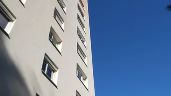 Expose Fernsicht mit Loggia! Großzügig geschnittene 3-Zimmer Wohnung!