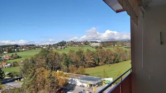 Expose Fernsicht mit Loggia! Großzügig geschnittene Wohnung, auch für WG-geeignet!
