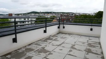 Expose Provisionsfrei: 69m² DG-Erstbezug + 49m² Terrasse mit 3 Zimmern und Einbauküche - 1140 Wien