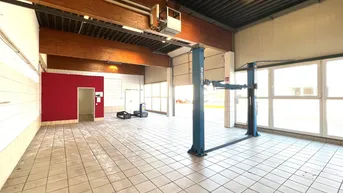 Expose Gewerbehalle nahe A1 (Thalgau/Eugendorf) – Top-Lage an der Wolfgangsee-Bundesstraße, ausgestattet mit 2 Hebebühnen