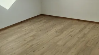 Expose Sonnige DG-Wohnung in bester Lage zu vermieten!