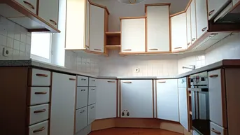Expose TOP Gelegenheit SONNIGE 2 ZIMMERWOHNUNG HELL ZENTRAL MIT BALKON IN St. PETER!